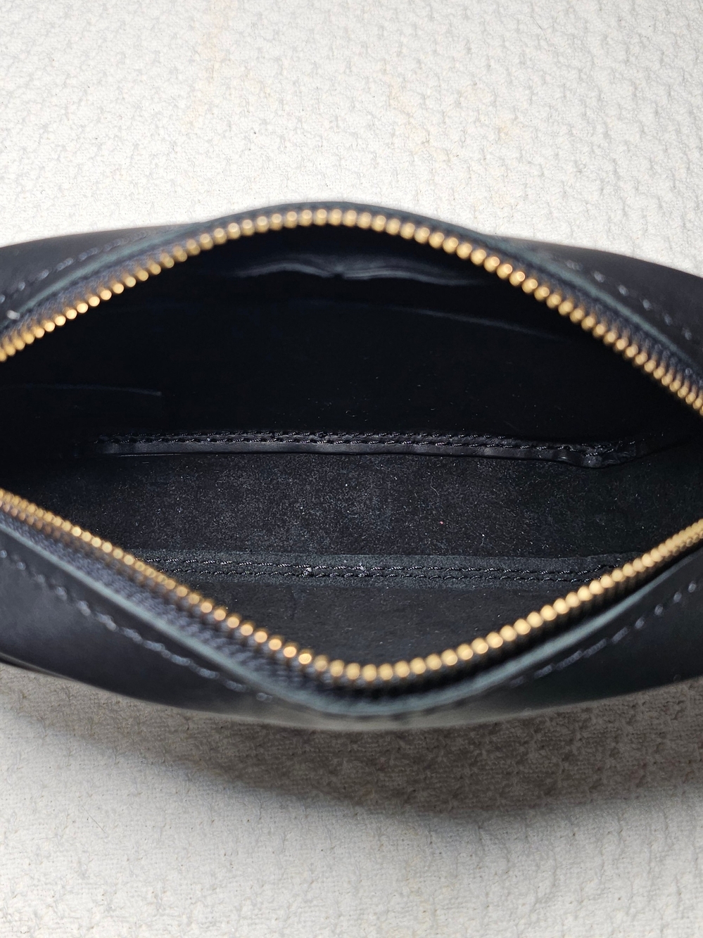 Portland Leather - Black Leather Crossbody "Camera" Bag - Small - Picture 6 of 7